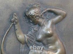 A 1930 belle plaque bronze Diane à l'arc angelot 23cm700g putti chérubin déco