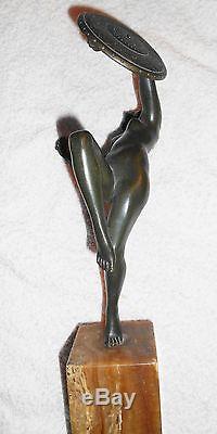 Ancienne sculpture art deco en bronze statuette femme AVEC BOUCLIER
