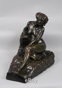 Antoine Bouraine Femme nue au rocher Bronze à patine brune ART DECO