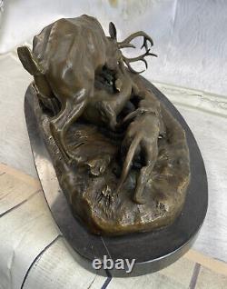 Art Déco Main Fabriqué Confrontation Entre Cerf Et Chiens Bronze Sculpture