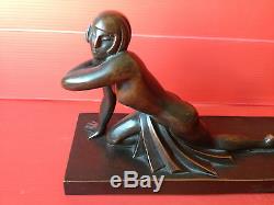 Art déco années 1925 signée par Sibylle May femme agenouillée en bronze cuivre
