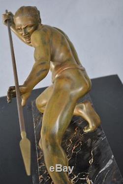 Chasseur mi-nu en bronze 1930 Art déco P Hugonnet