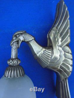 Exceptionnelle applique art déco. Bronze, Oiseau, griffon et tulipe verre, 1925