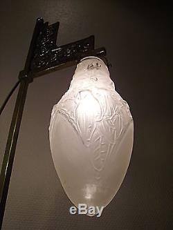 GRANDE LAMPE ART DECO EN BRONZE ET TULIPE DELATTE NANCY