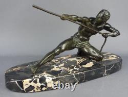 Grand bronze art déco de E Blochet, le tireur a la corde