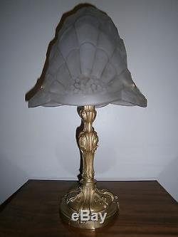 Grande lampe bronze et verre préssé-moulé signée degué