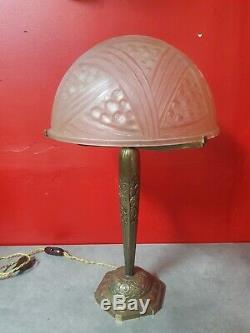 Lampe Art Deco en verre moulé et bronze Vincent Hettier et verreries des hanots