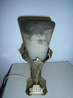 Lampe bronze et pate de verre signée muller