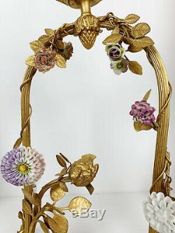 Lustre Époque Art Déco En Bronze Doré À Décor D'oiseaux Et Fleurs En Porcelaine