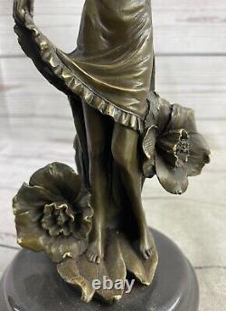 Moreau's Maiden avec Fleurs Art Déco Bronze Sculpture Signée Collection Pièce