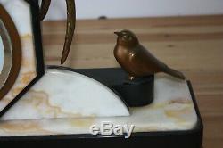 Pendule Art Déco à décor d'oiseaux en bronze style E. Guy