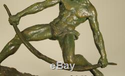 Pierre LE FAGUAYS Archer bandant son arc Tres grand bronze signe