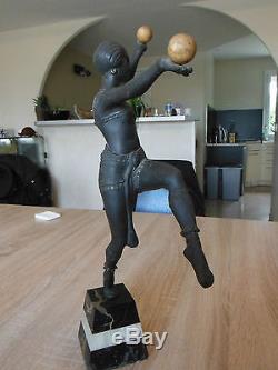 Sculpture art déco danseuse au ballons. Magnifique a voir