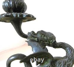 Sculpture en bronze Dragon portant un bougeoir, époque Art Déco vers 1930