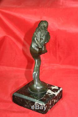 Sculpture statue mascotte en bronze Le Verrier femme art déco