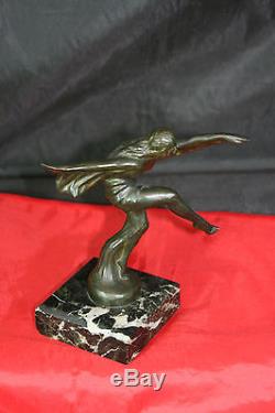 Sculpture statue mascotte en bronze Le Verrier femme art déco