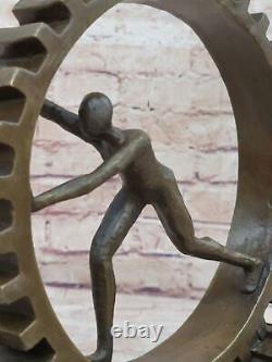Signée Farncisci Bronze Statue Art Déco Athlète Pushing Roue Sculpture Décor