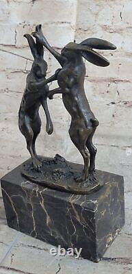 Signée Original Vienne Bronze Deux Lièvres Boxant Sculpture Art Déco Statue
