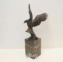 Statue Aigle Oiseau Style Art Deco Style Art Nouveau Bronze massif Signe