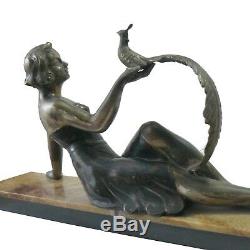 Statue Art-Déco en bronze argenté femme au faisan socle en marbre L = 48 cm