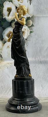 Statue Sculpture Déesse Victoire Art Déco Style Art Nouveau Style Solide Bronze