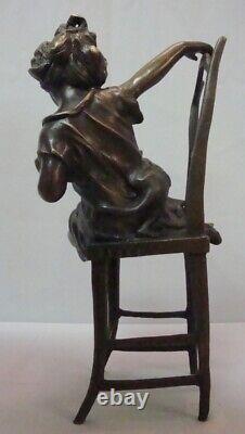Statue en bronze Chat Fille Chaise Style Art Deco Style Art Nouveau Bronze Signe
