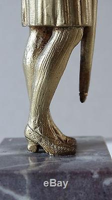 Statuette Chryséléphantine signée Art déco, jeune femme élégante ombrelle