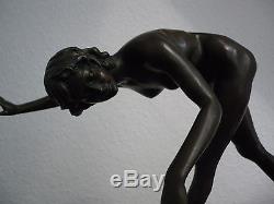 Um1925CLAIRE J. R. COLINET(1890-1940), la longleuse art deco Bronzeguss-Skulptur