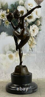 Vintage Français Art Déco Style Bronze Femme Danseuse Avec Balle Sculpture Chair