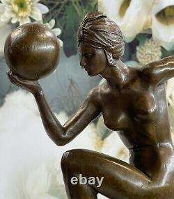 Vintage Français Art Déco Style Bronze Femme Danseuse Avec Balle Sculpture Chair